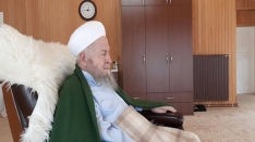 İslam alemi ve sevenleri için dua ediyorlar.