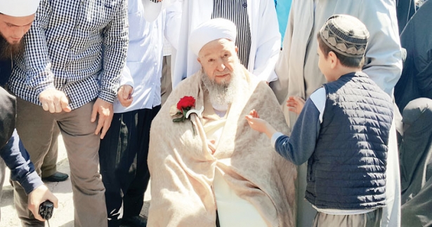 Efendi Hazretleri Mahmud Efendi Camiini gezdiler