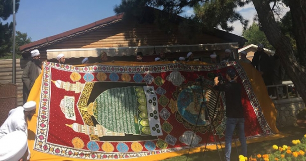 Efendi Hazretlerimize tarikat icazeti takdim edilmesi