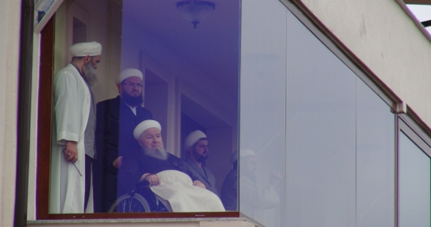 MAHMUD EFENDİ HAZRETLERİ`NE HANE-İ SAADETLERİ`NDE İHVAN VE SEVENLERİNDEN BÜYÜK ZİYARET